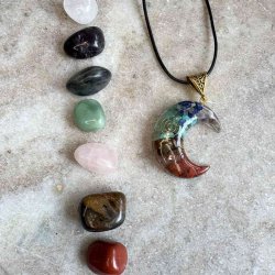 Gaveske med Chakrast og Mne Halskde