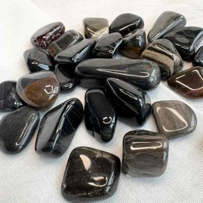 Sort forstenet tr Lommesten