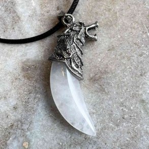 Halskde med ulve hoved og bjergkrystal