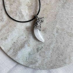 Halskde med ulve hoved og bjergkrystal